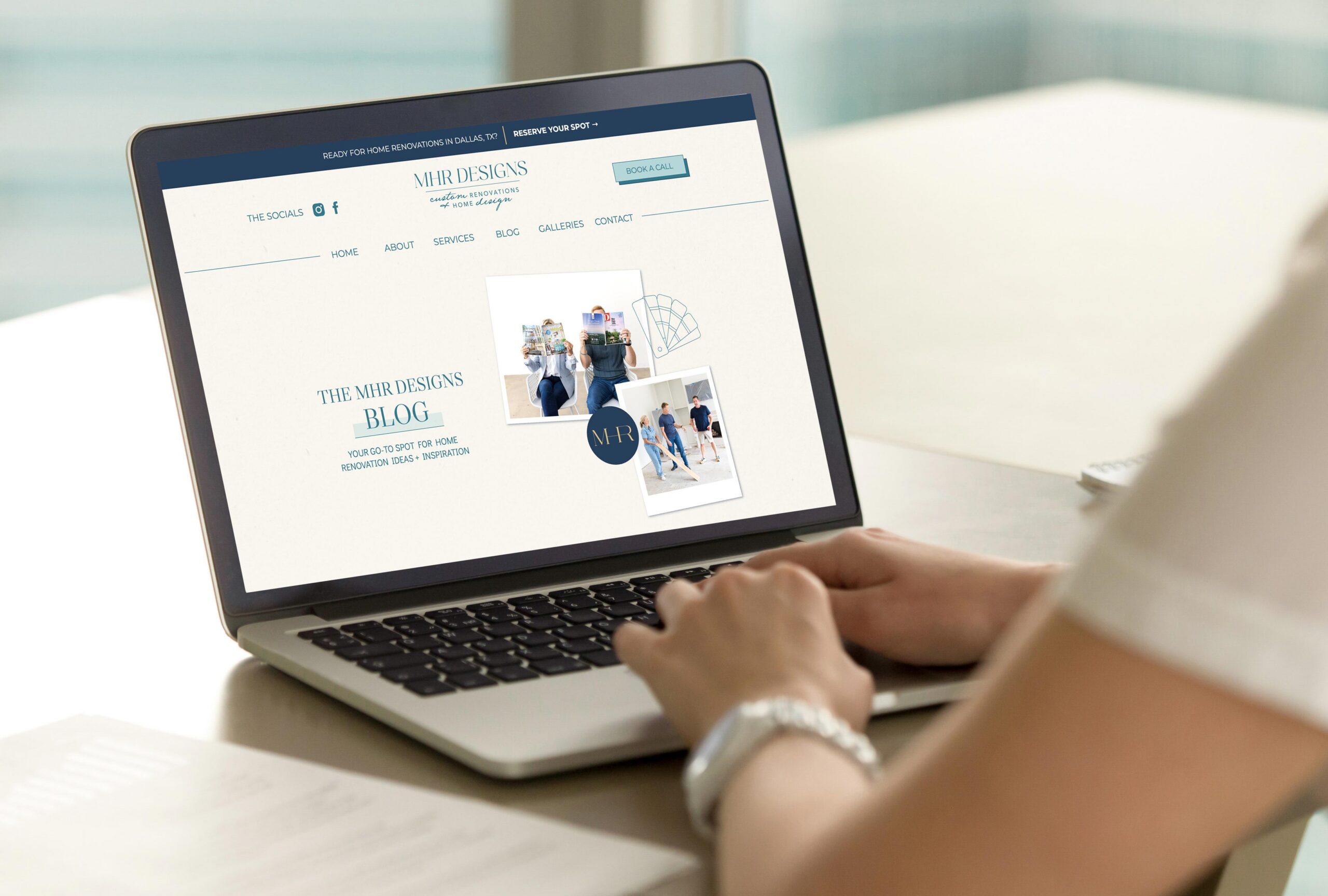 Latina entrepreneur creating strategic blog content for AI search visibility in 2026